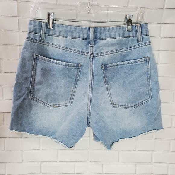 No Boundaries Light Wash Distressed Cut Off Shorts - Picture 4 of 10